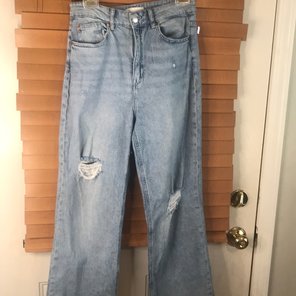 H&M straight leg distressed jean size 8
